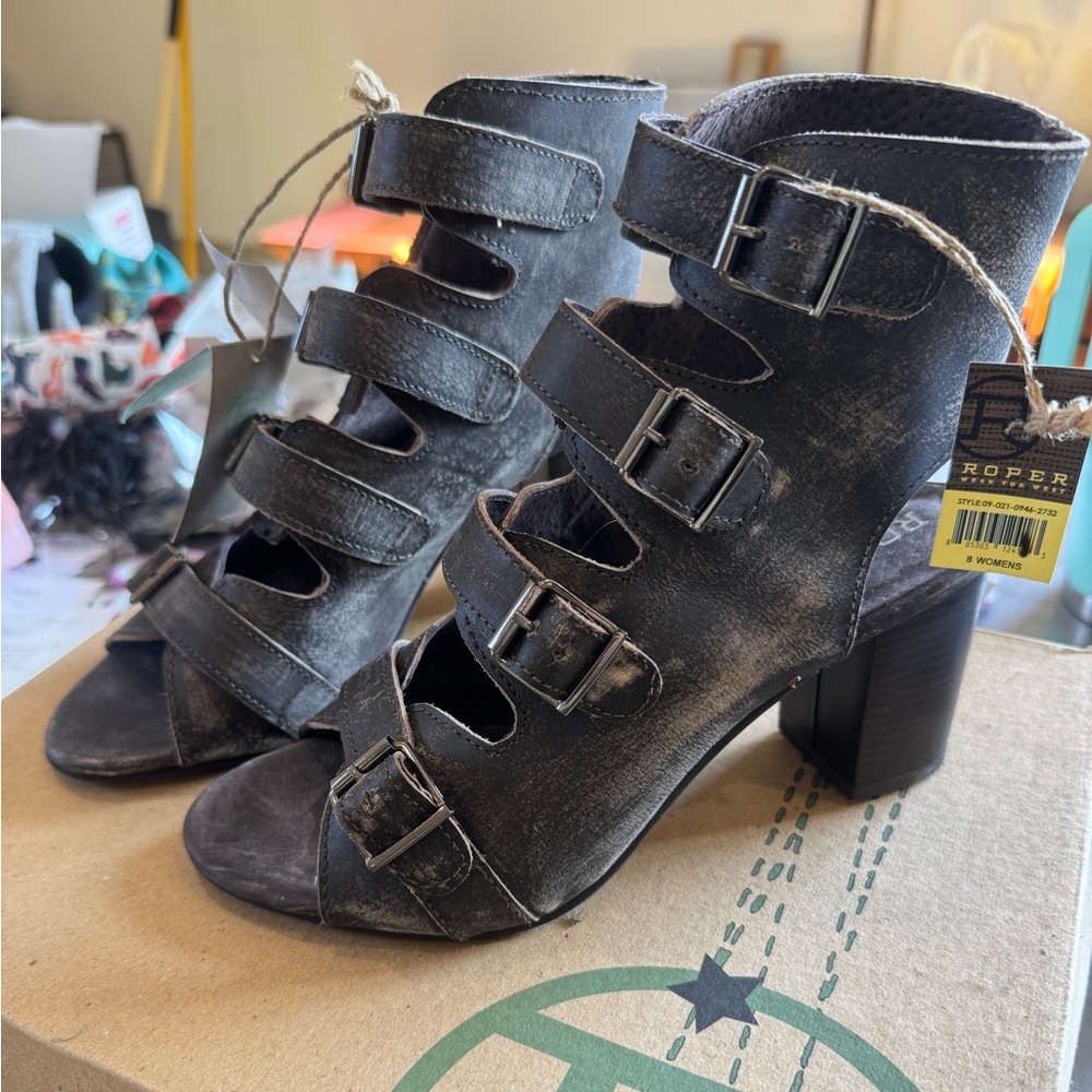 Roper Women's Distressed Black Buckle Heels